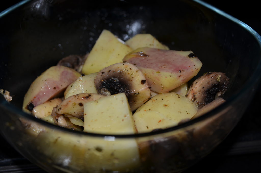 картошка  грибами в маринаде