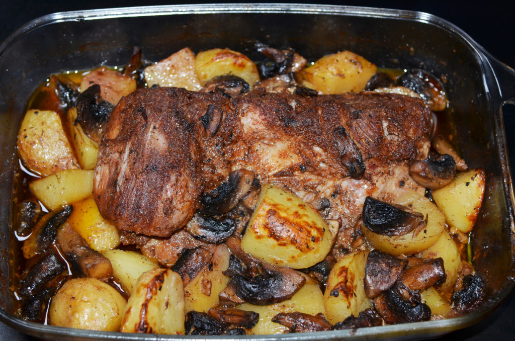 Pjachisto po belaruski Свинина запеченая с грибами и картофелем
