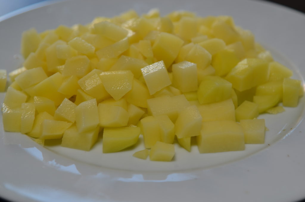 картошка нарезанная кубиком 
