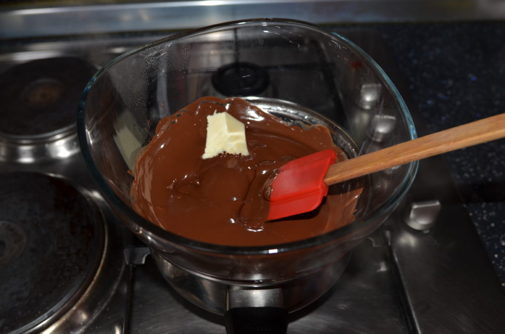 Масло в топленом шоколаде. Шоколадный кекс