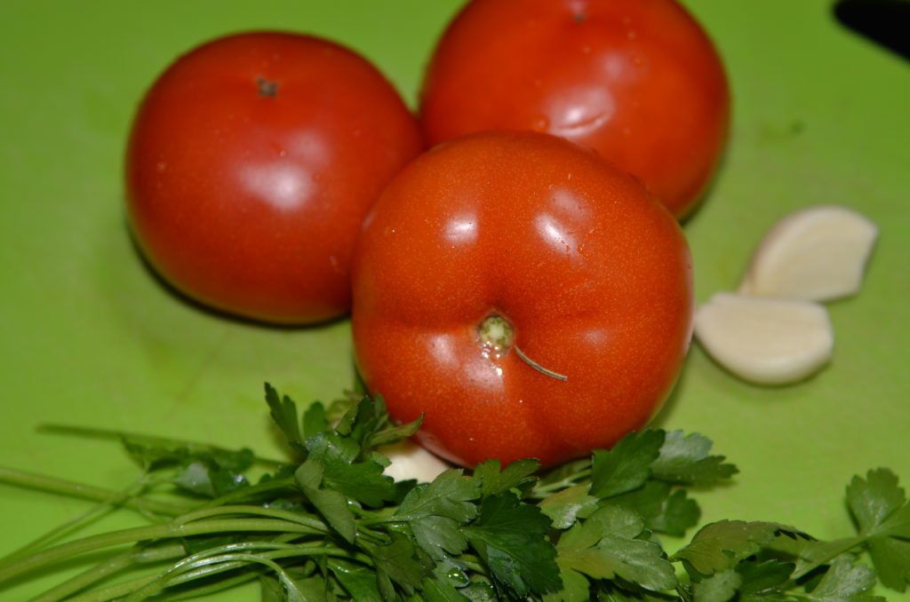 помидоры,чеснок и зелень
tomatoes, garlic and herbs