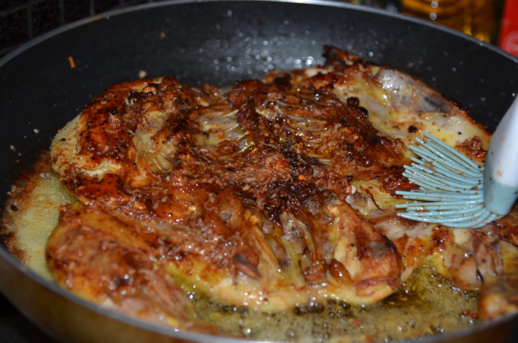 pan-fried tobacco chicken
жаренный цыпленок табака на сковороде
