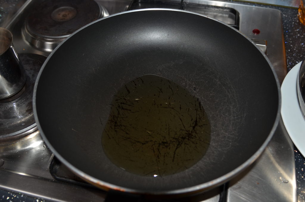 buttered pan
сковорода с маслом