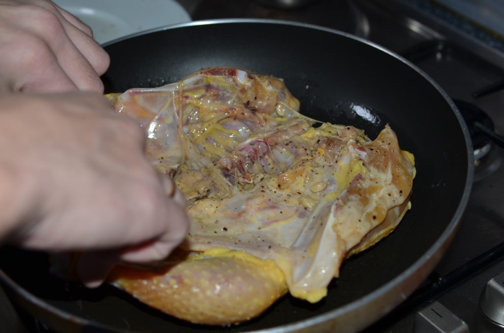 pan-seared tobacco chicken
цыпленок табака на сковороде